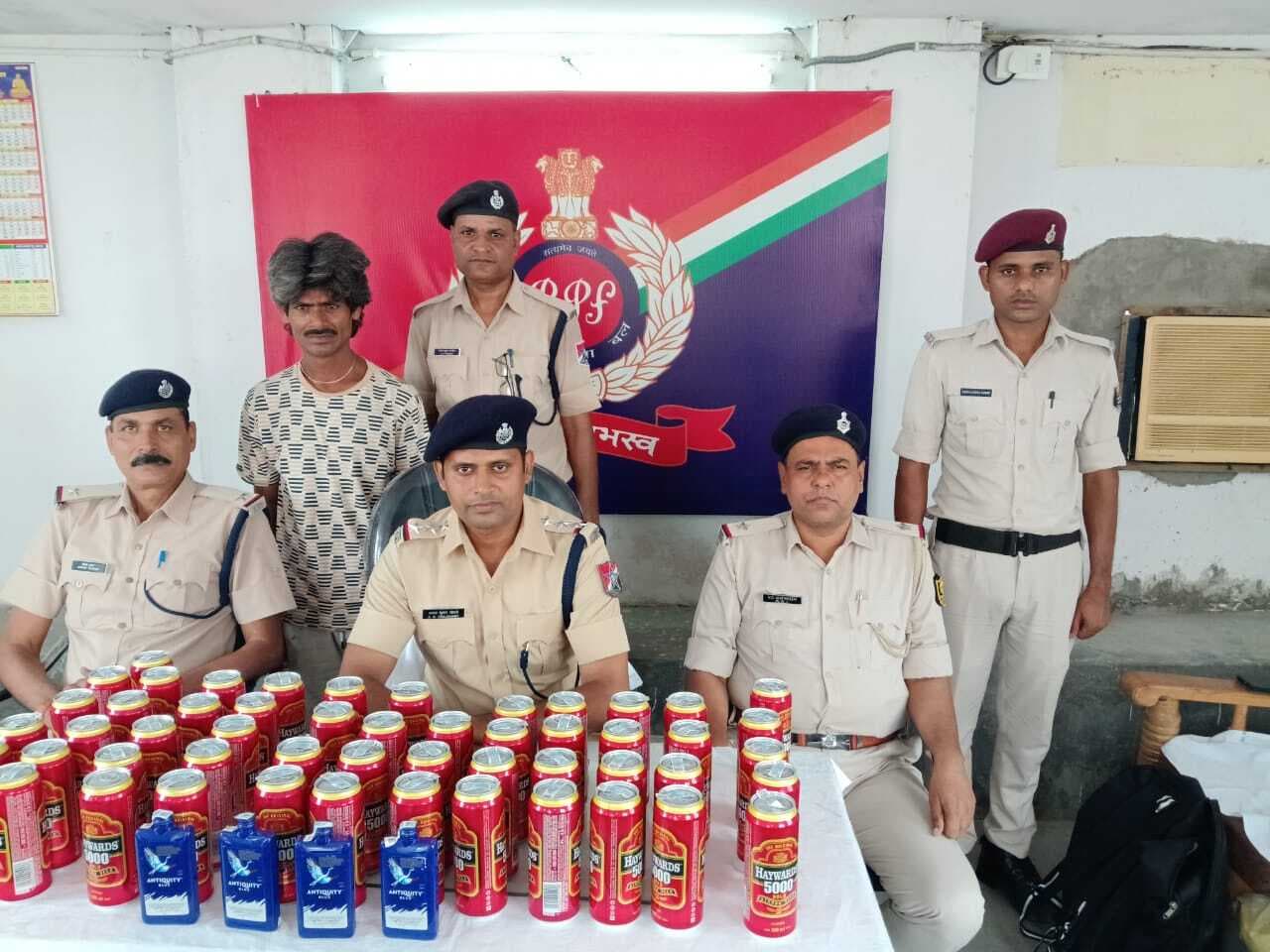Motihari: यूपी मेड शराब के साथ सीतामढ़ी का युवक गिरफ्तार
