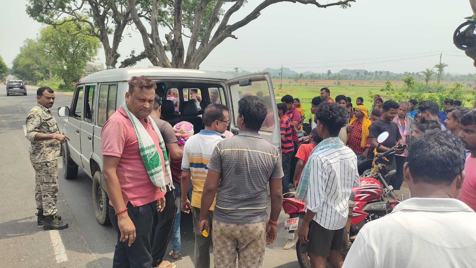 हादसा : मोटरसाइकिल व अज्ञात वाहन की टक्कर में पिता-पुत्र घायल