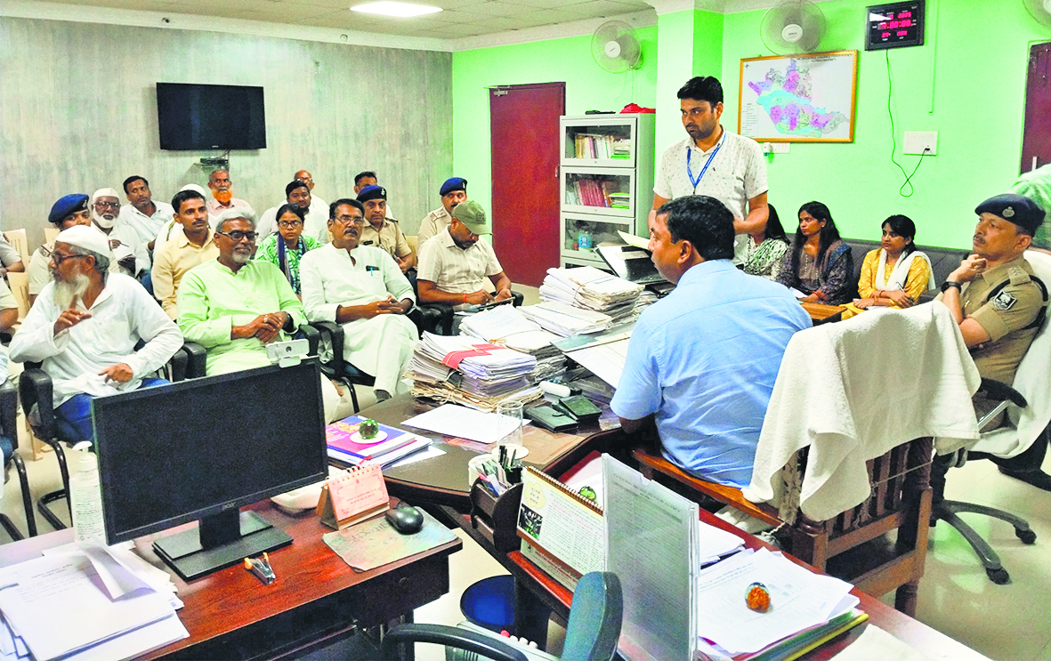 Hajipur News : बकरीद के मौके पर क्षेत्र में घूमते रहें पदाधिकारी व थानाध्यक्ष : एसडीओ