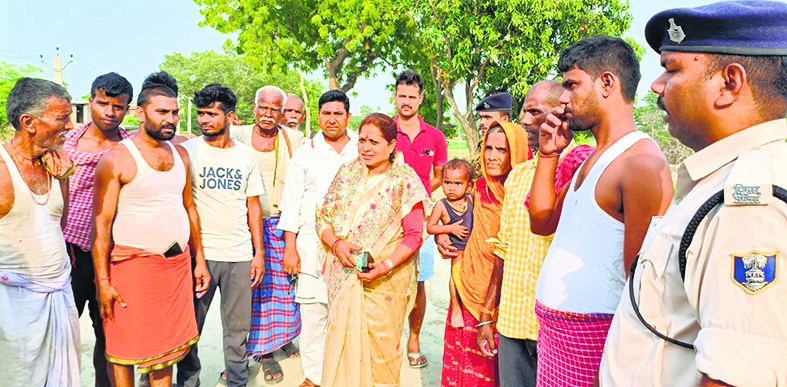 Hajipur News : विधायक ने बांध का किया निरीक्षण, घटिया निर्माण पर जतायी नाराजगी