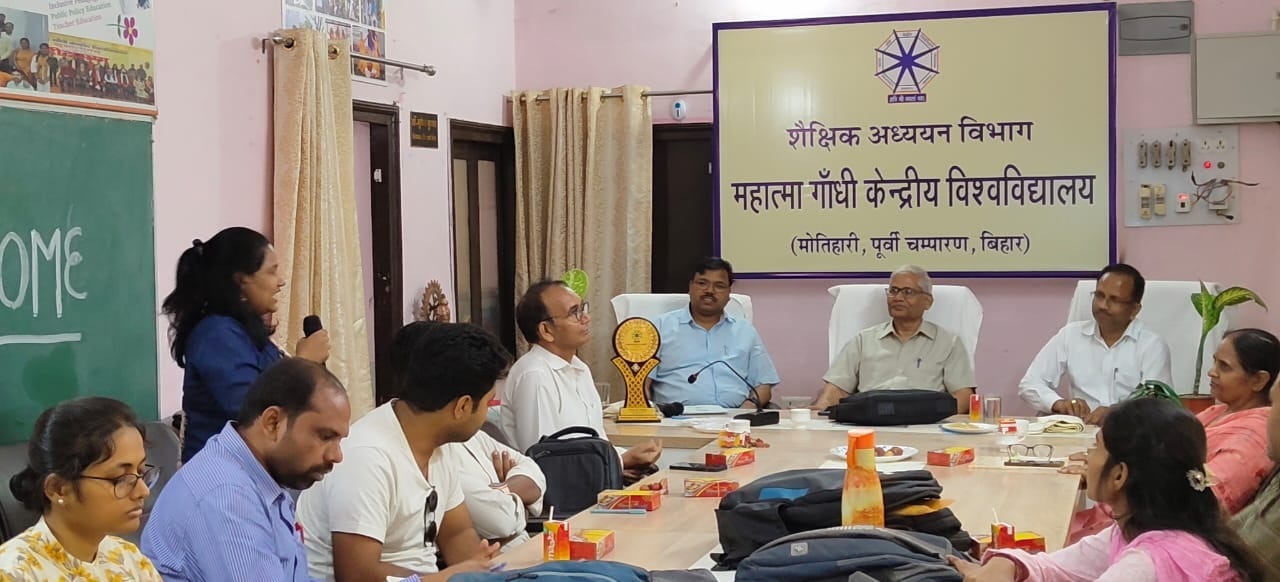 Motihari : शिक्षकों को पढ़ाने और छात्रों को सीखने की स्वतंत्रता ही होती है लोकतांत्रिक देश की असली पहचान : प्रो. मोरध्वज
