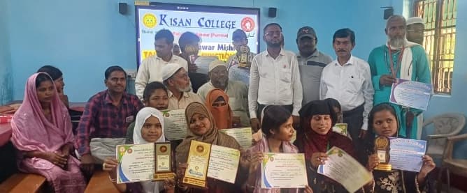 इंटर की परीक्षा में उत्कृष्ट प्रदर्शन करने वाले छात्र-छात्रायें सम्मानित