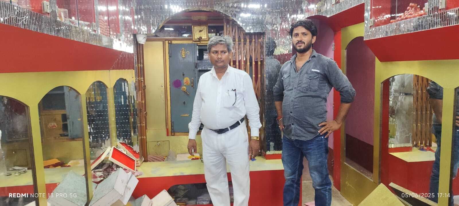 रूपौ बाजार में ज्वेलरी दुकान से लाखों की चोरी