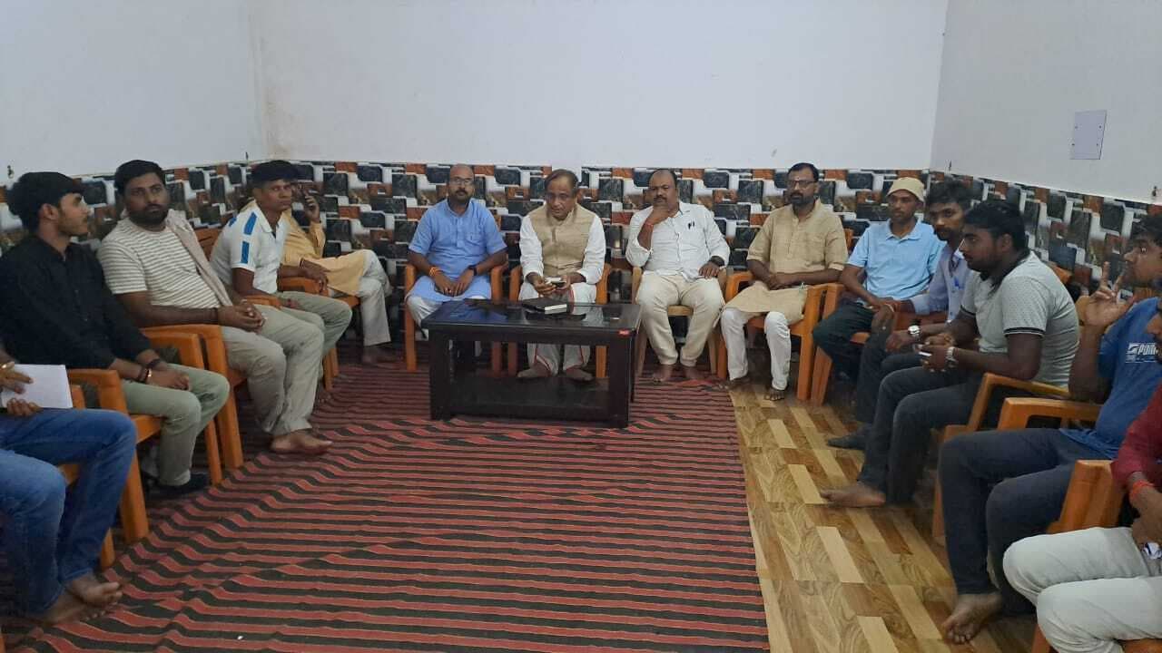 स्वदेशी अपनाने और विदेशी वस्तुओं का बहिष्कार करने का लिया गया संकल्प, गीता मानस मंदिर के सभागार में स्वावलंबी भारत अभियान की हुई विशेष बैठक
