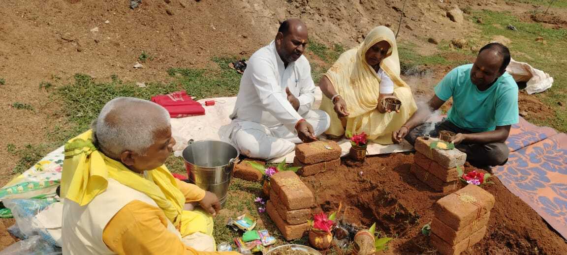 डांडो के दामोडीह में गुरुकुल निर्माण के लिए हुआ भूमि पूजन