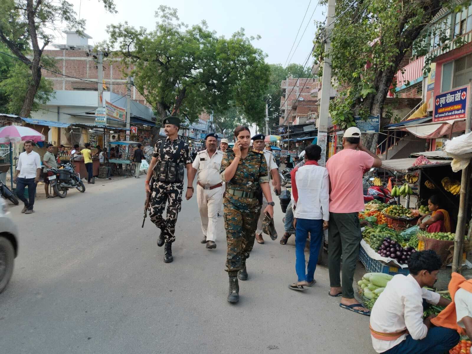 बकरीद को लेकर चेरकी में पुलिस ने किया फ्लैग मार्च