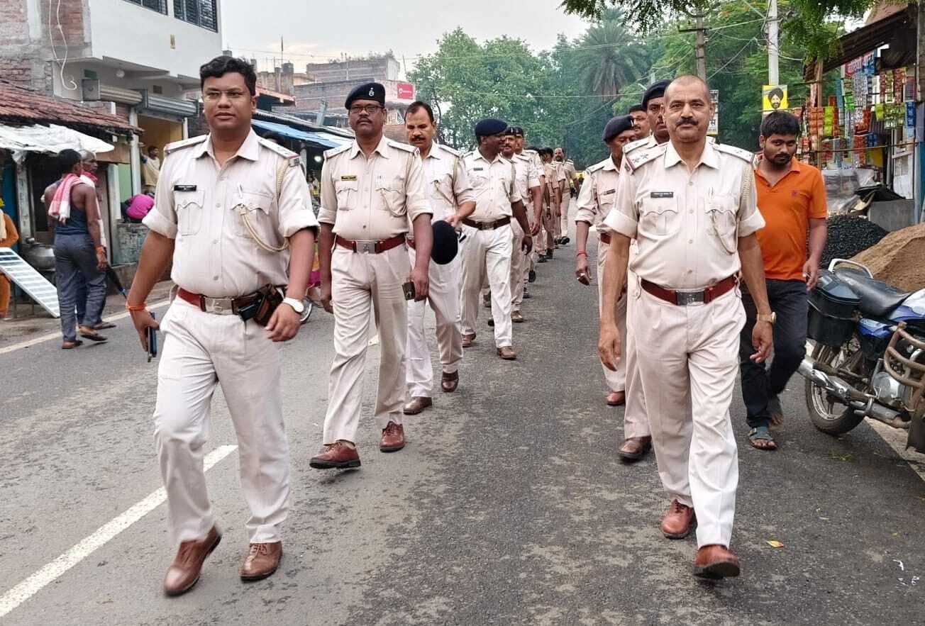 बकरीद को लेकर बोरियो में निकला फ्लैग मार्च