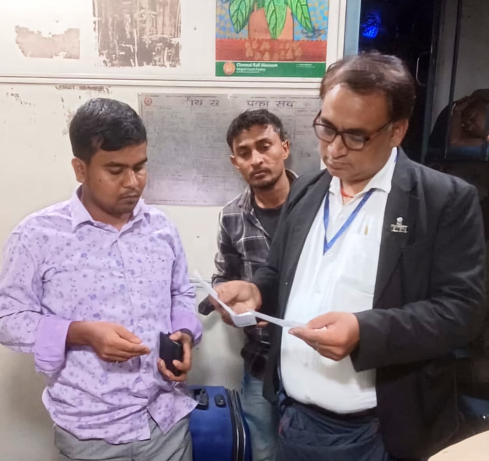 Giridih News: हजारीबाग रोड समेत पूरे धनबाद मंडल में चला मेगा टिकट चेकिंग अभियान