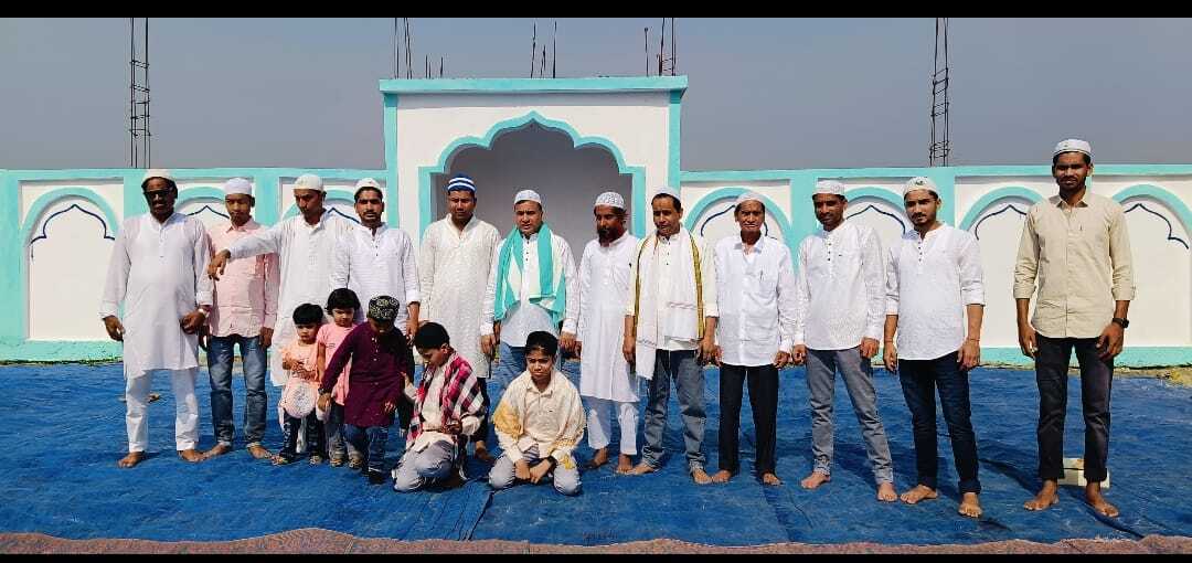 बलिदान व कुर्बानी का पर्व बकरीद को लेकर अदा की गई नमाज