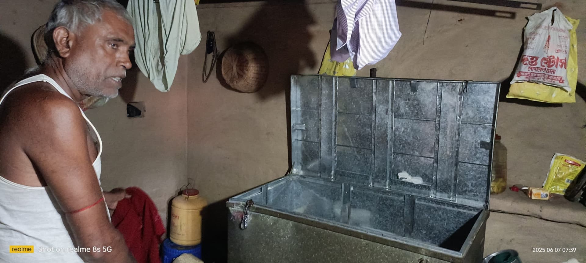 Dhanbad News : तोपचांची में चोरों ने पांच घरों का ताला तोड़ा, दो घर से ले भागे नगदी समेत ढाई लाख की संपत्ति