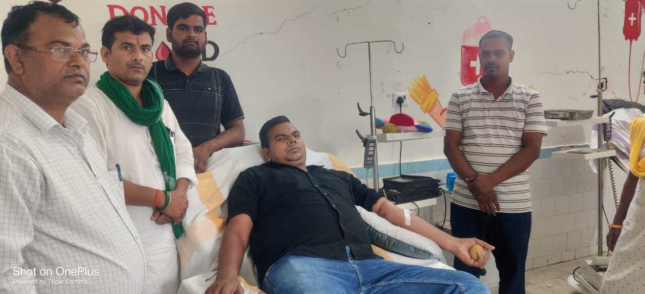 छात्र राजद नेता ने ब्लड डोनेट कर मरीज की बचायी जान