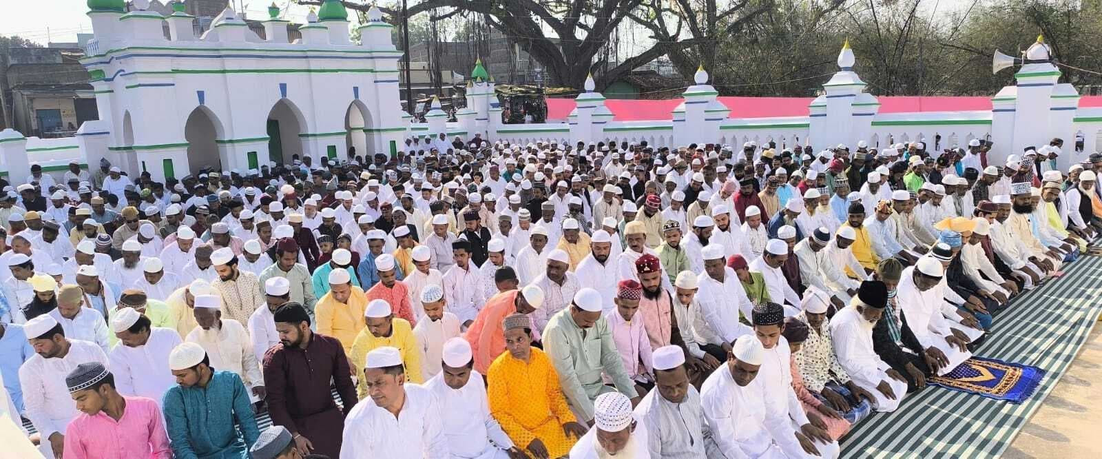 स्वास्थ्य मंत्री ने ईद-उल-अजहा की नमाज की अदा