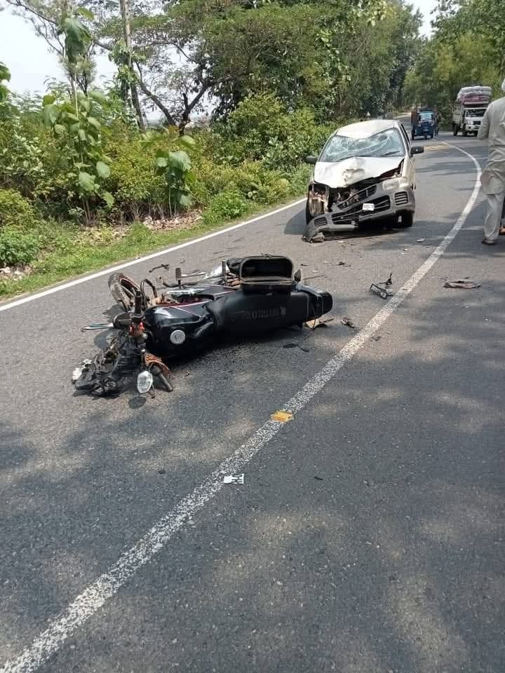 Giridih News: कार और बाइक की टक्कर में तीन लोग घायल