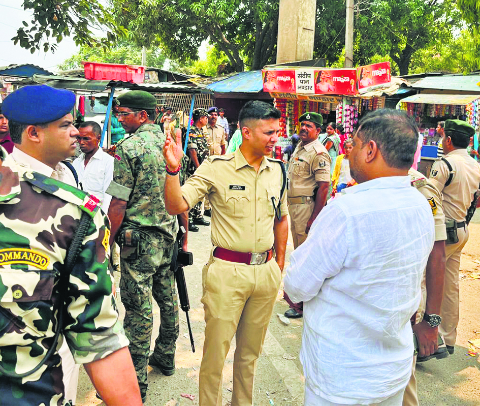 Gopalganj News : थावे एनएच-531 पर लगा भीषण जाम, श्रद्धालुओं को झेलनी पड़ी परेशानी