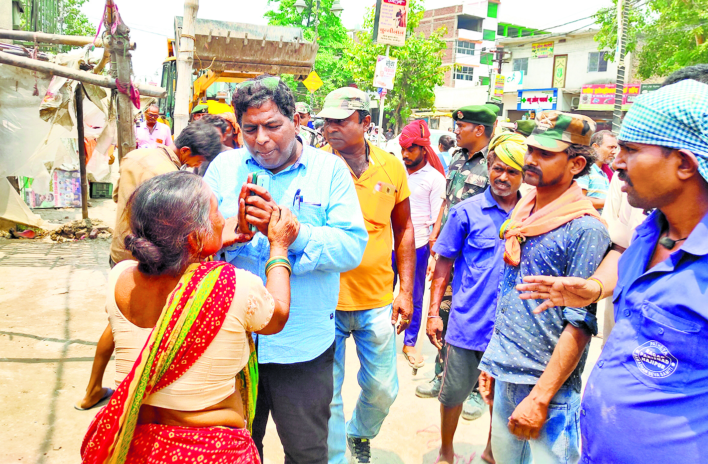 Hajipur News : दुकान को तय स्थान पर ले जाएं दुकानदार