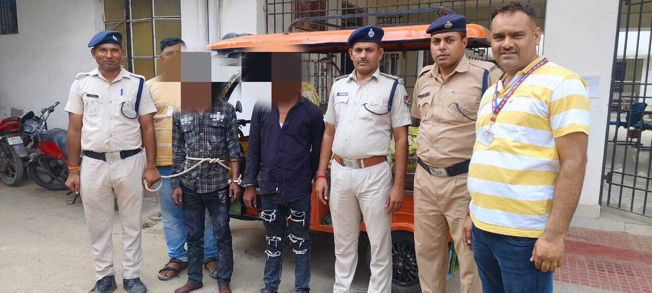 कोयला चोरी करते दो युवकों को रंगेहाथ पकड़ा