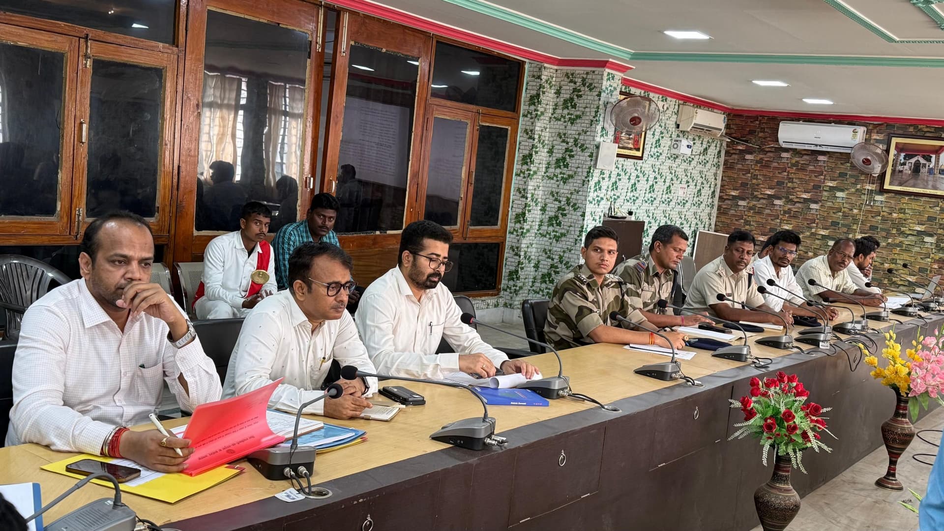 नदियों से बालू उठाव पर है रोक, सख्ती से करायें अनुपालन : डीसी