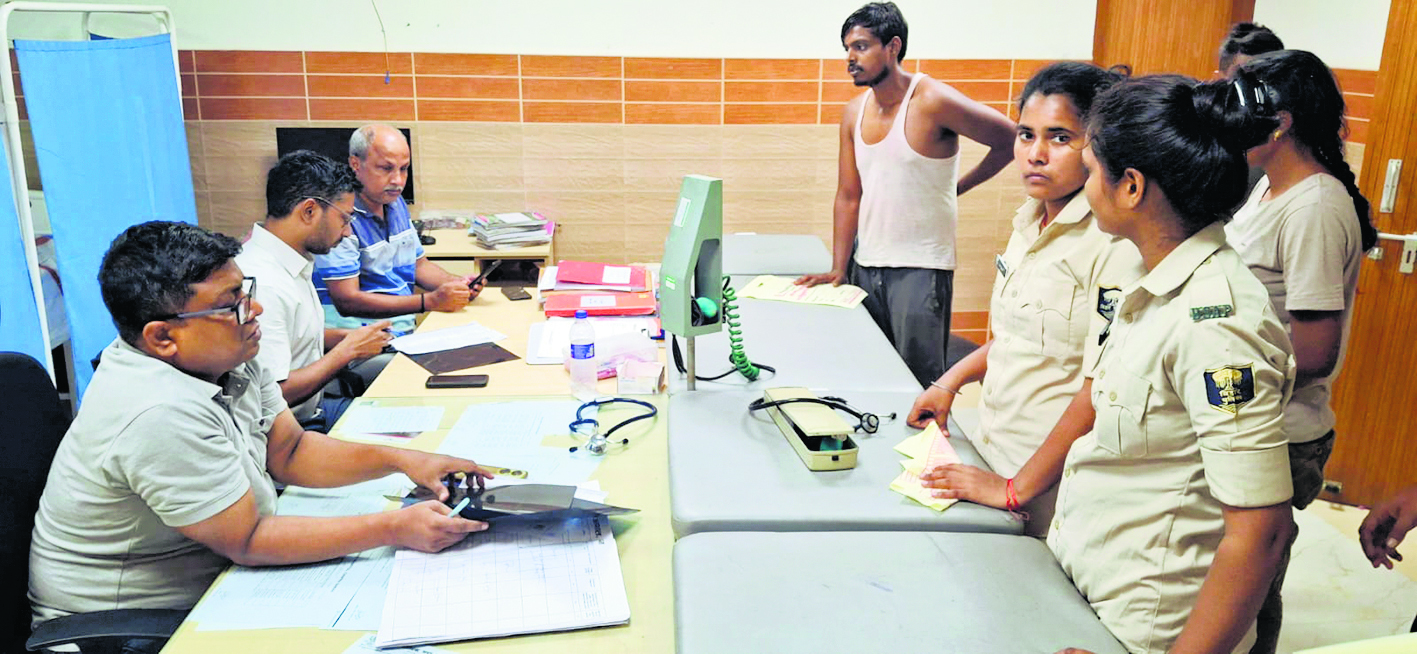 Saran News : छपरा-आरा पुल पर पुलिस बस में ट्रक ने मारी टक्कर, 17 पुलिसकर्मी जख्मी