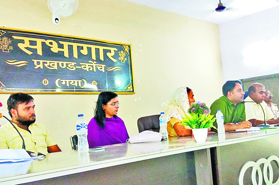 Gaya News : आवास सहायक पर ग्रामीणों से अवैध वसूली का आरोप