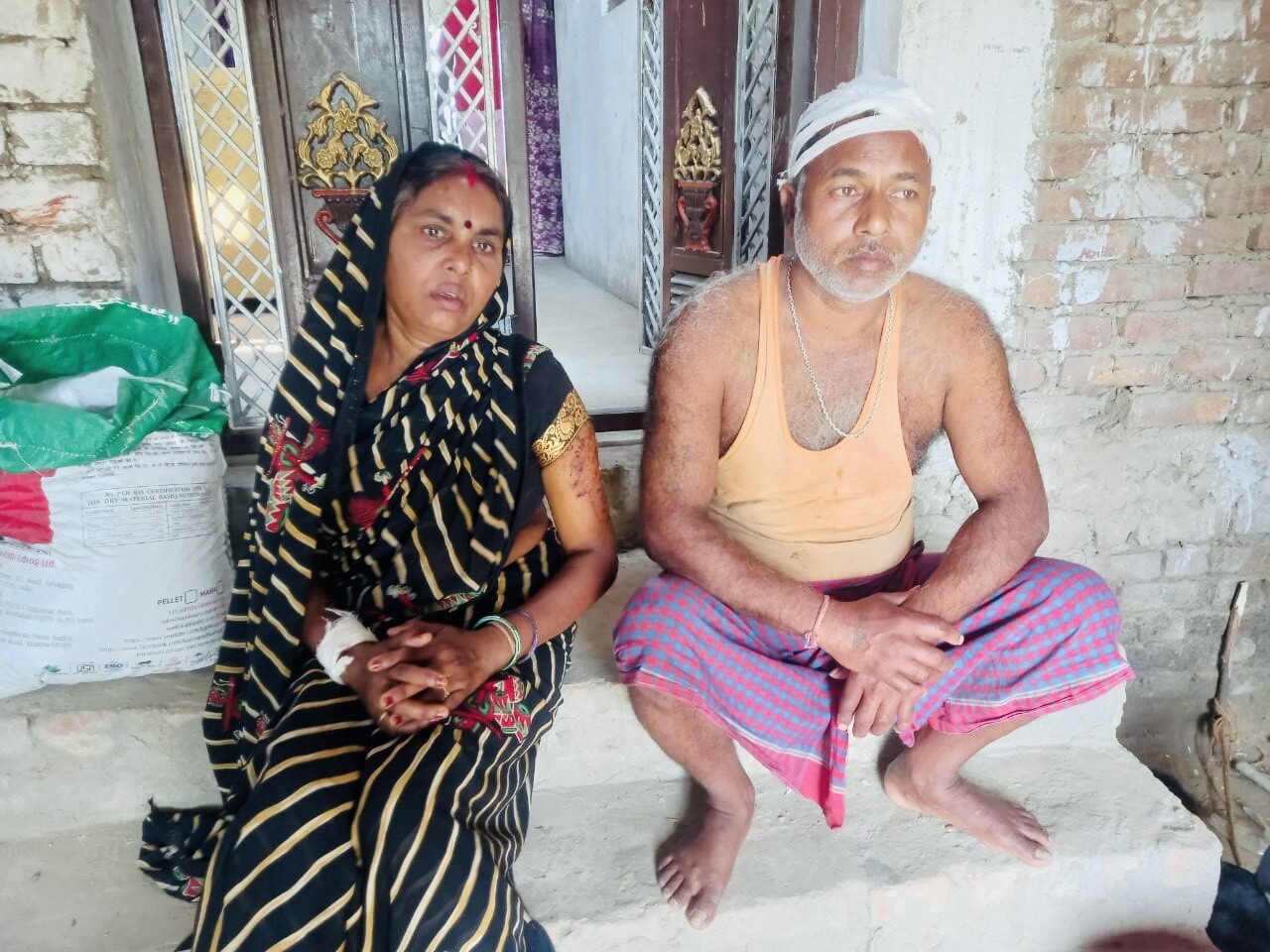 श्रीपुर में आम तोड़ने से मना करने पर दंपती पर जानलेवा हमला, प्राथमिकी, श्रीपुर थाने के सवनहीं जीन बाजार में हुई वारदात