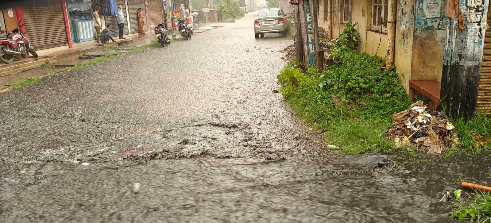 East Singhbhum News : झमाझम बारिश ने गर्मी से राहत दी, सड़कों पर जलजमाव से आफत