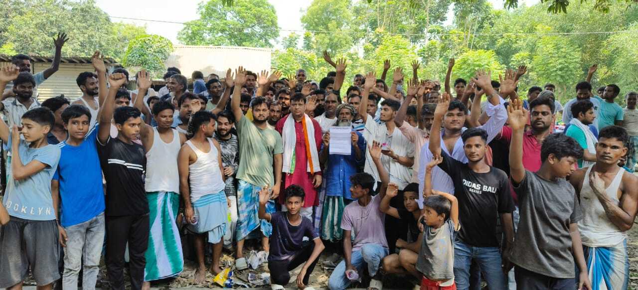 शीतलमणि पंचायत में बिजली संकट को लेकर फूटा ग्रामीणों का गुस्सा, किया विरोध