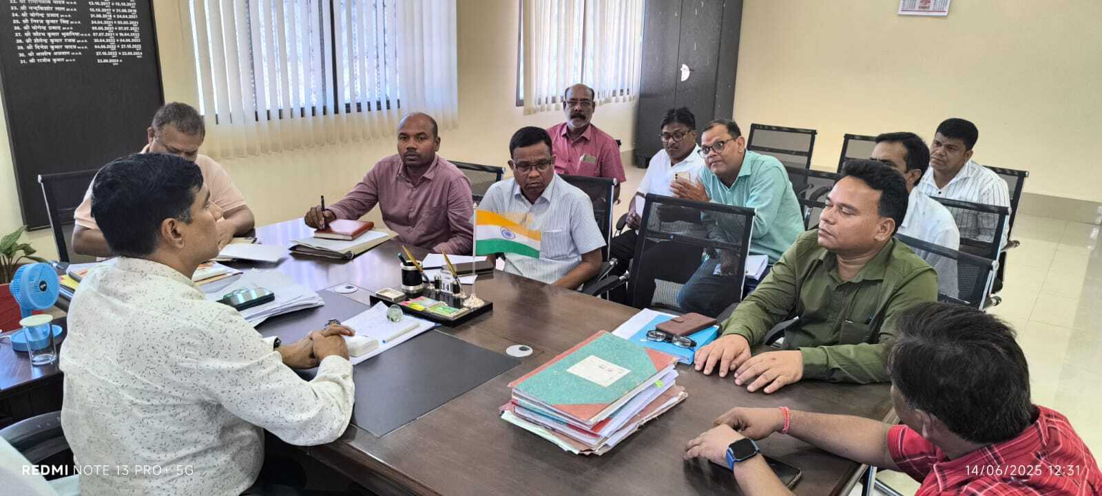 एसडीओ ने राजस्व बढ़ोतरी को लेकर अंचलधिकारियों को दिये निर्देश