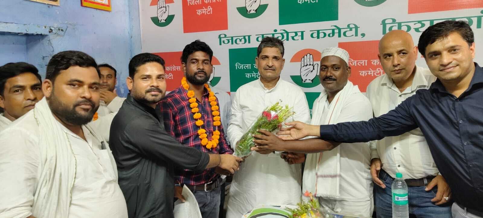 नवमनोनीत युवा कांग्रेस के पदाधिकारियों को मिला मनोनयन पत्र