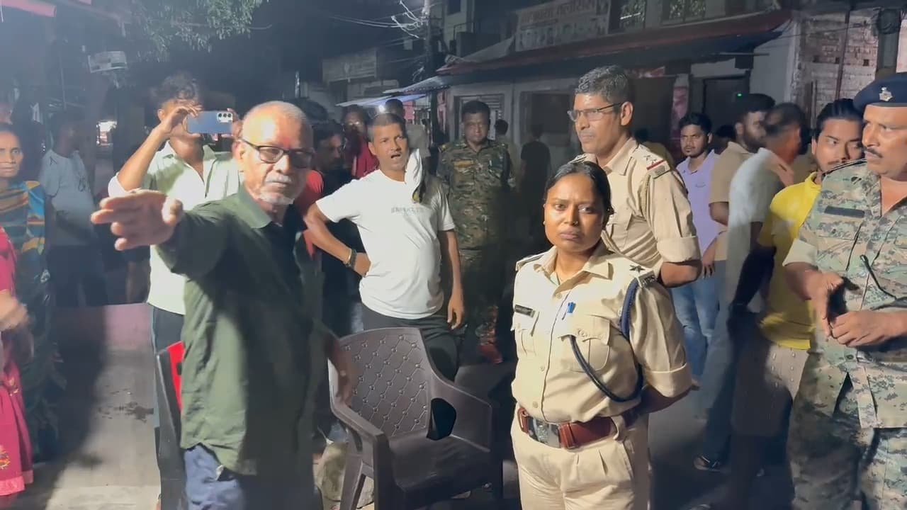 Dhanbad News: महुदा में दो पक्षों में जमकर मारपीट, पुलिस ने स्थिति संभाली