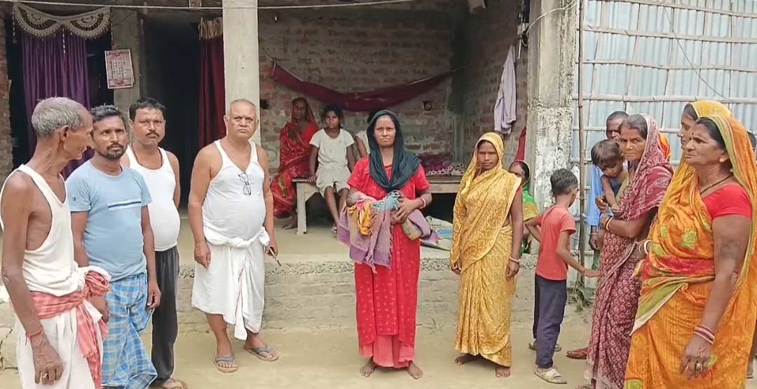 बजरंगबली मंदिर के सीढ़ी पर अज्ञात जीवित नवजात मिलने से इलाके में सनसनी