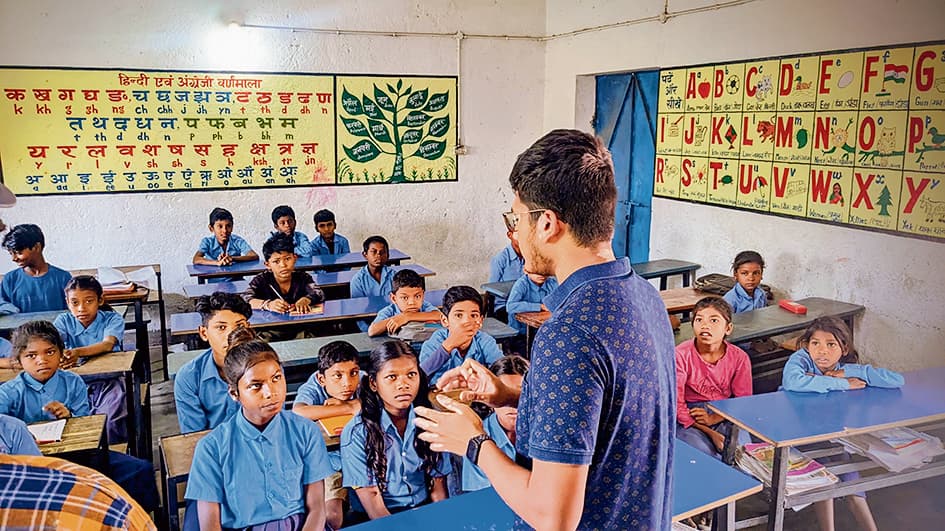 Gaya News : समाज से जुड़ाव की नयी मिसाल बना आइआइएम बोधगया का ”राइज” कार्यक्रम