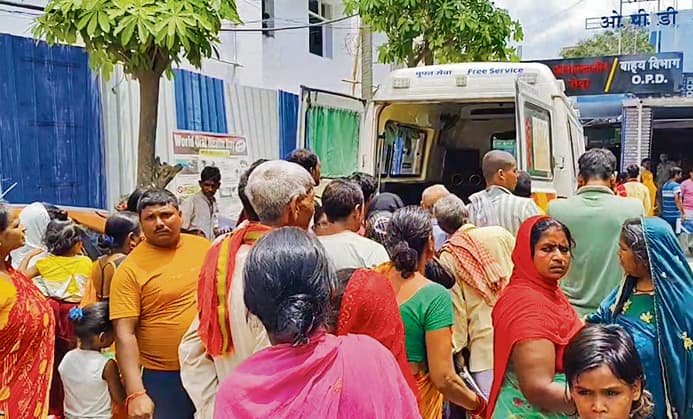 Begusarai News : गंगा स्नान के लिए जा रहे पुलिसकर्मी और उनकी मां की मौत, तीन घायल
