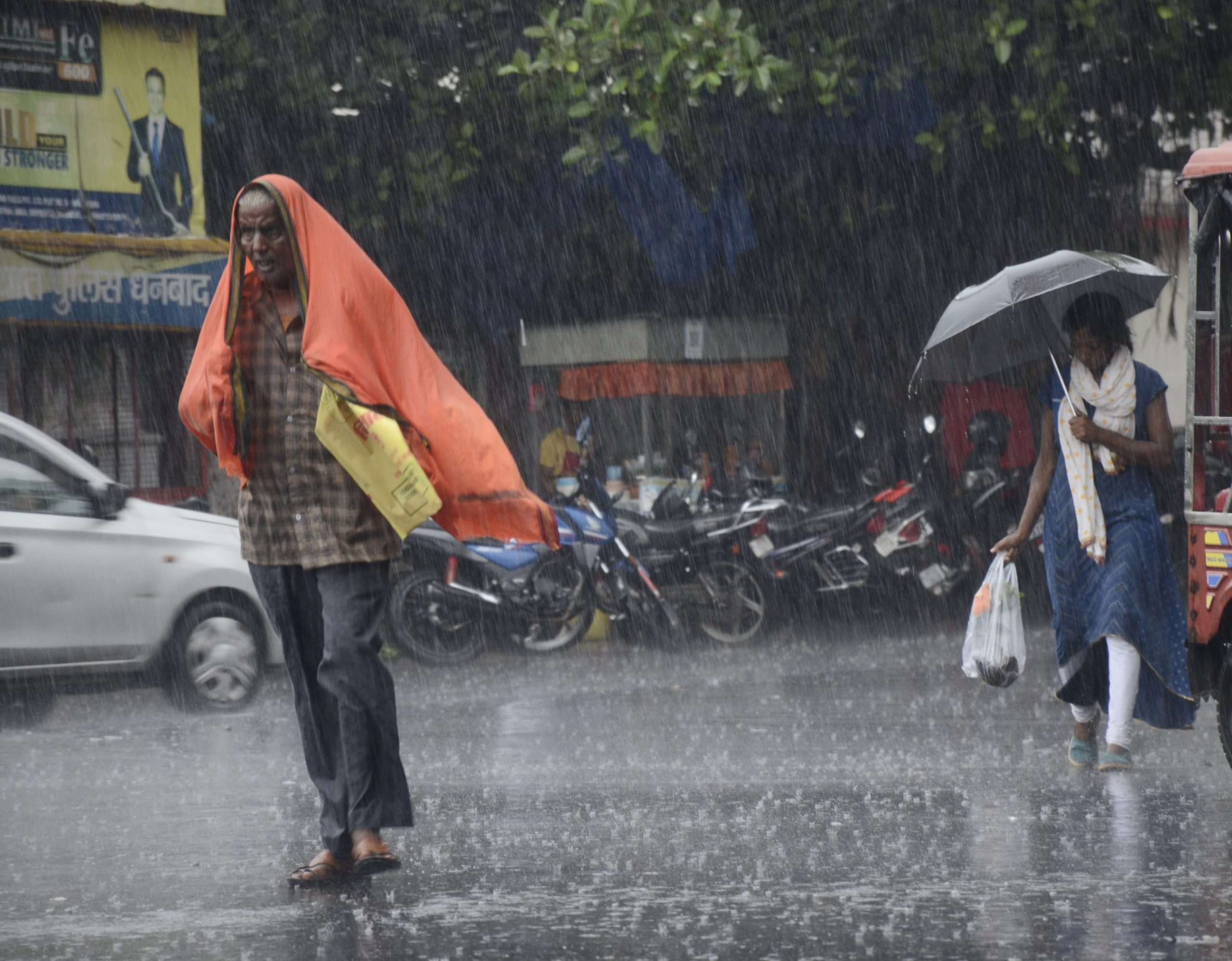 Dhanbad News : झारखंड पहुंचा माॅनसून, धनबाद में झमाझम बारिश, कई जिलों में रेड अलर्ट जारी
