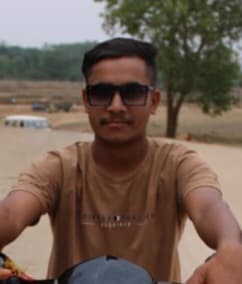 दीवार गिरने से दब कर युवक की मौत