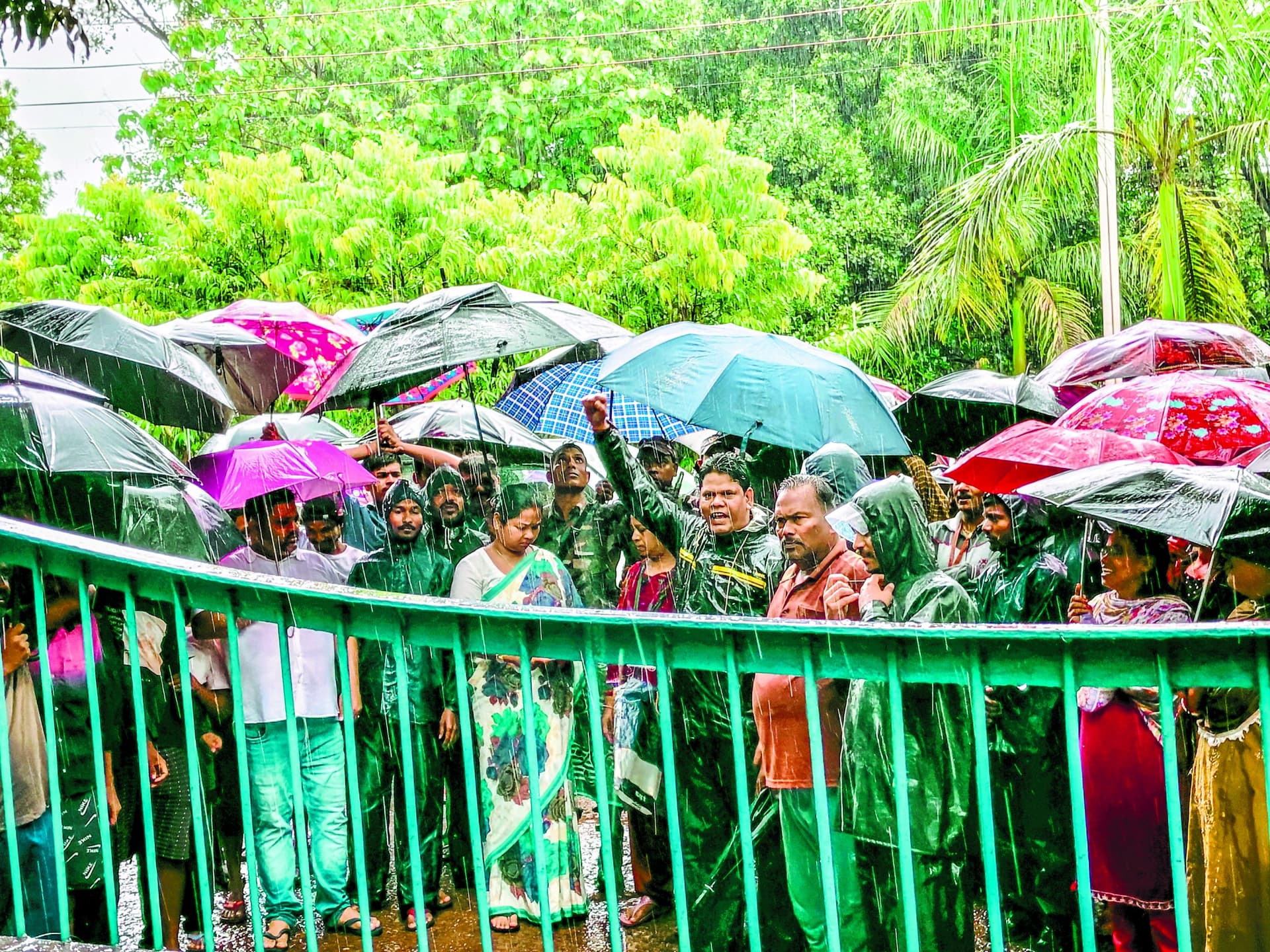 Chaibasa News : विस्थापितों के साथ अन्याय नहीं होने देंगे, सेल प्रबंधन पहले बसाये फिर हटाये – गीता कोड़ा