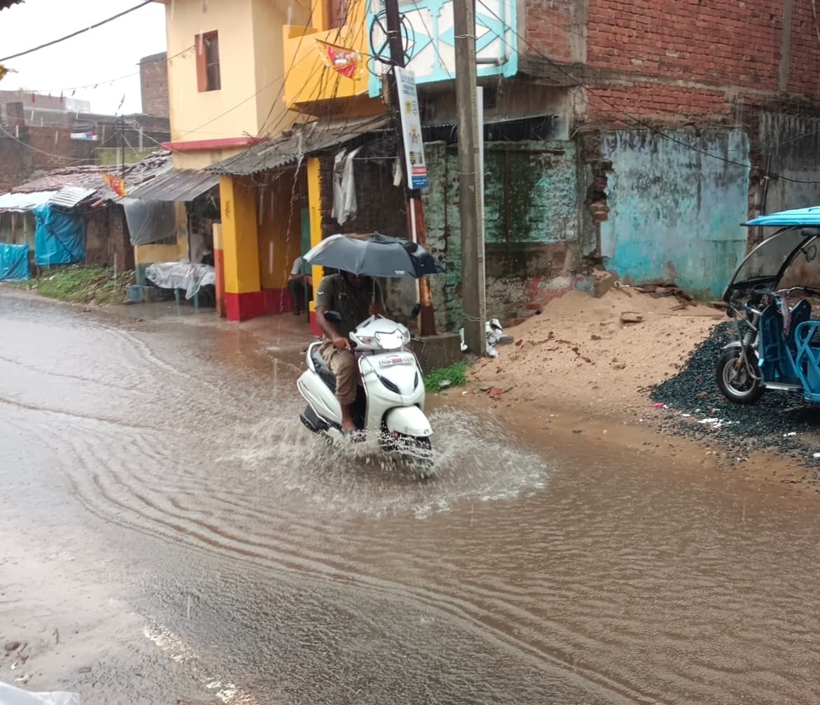 Dhanbad News: आज भी बारिश के आसार, येलो अलर्ट जारी Dhanbad News: आज भी बारिश के आसार, येलो अलर्ट जारी