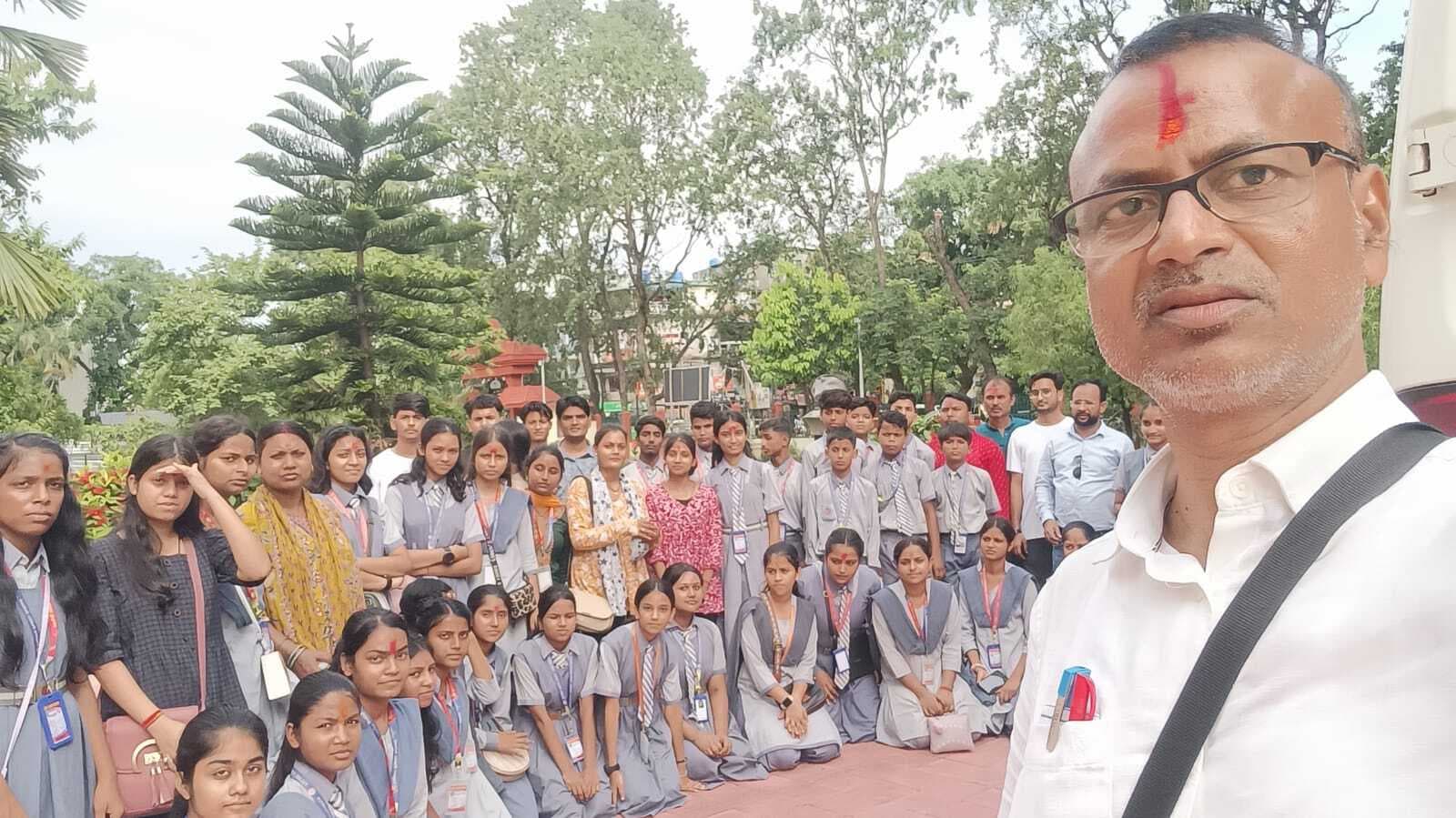 टैगोर पब्लिक स्कूल के बच्चे असम भ्रमण पर, प्राकृतिक सौंदर्य का उठा रहे आनंद