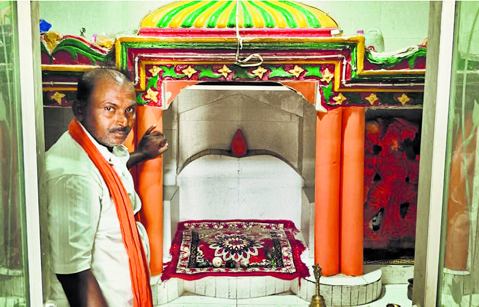 Gopalganj News : मांझा के प्राचीन मंदिर से श्रीराम-जानकी की अष्टधातु की मूर्तियां चोरी, भक्तों में आक्रोश