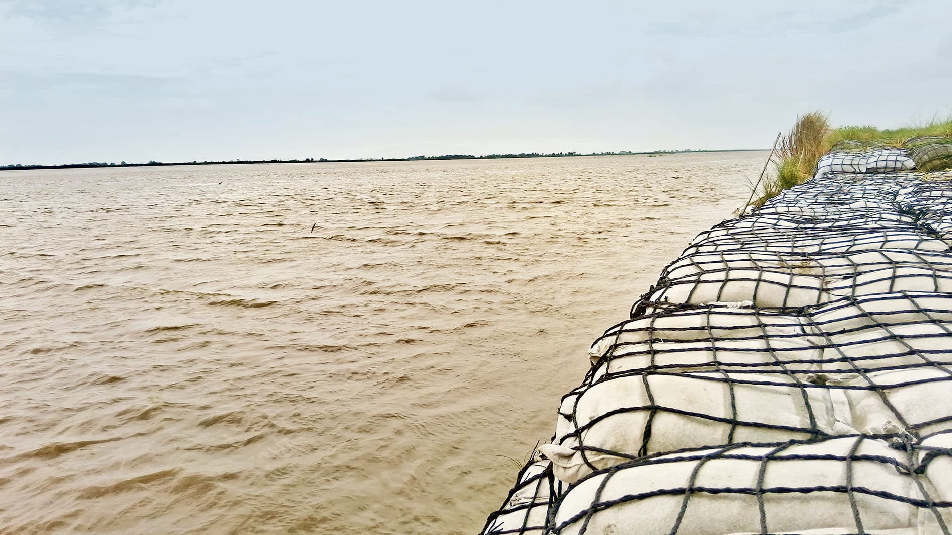 Gopalganj News : नेपाल में बारिश के बाद गंडक का बढ़ा जल स्तर, प्रशासन व जल संसाधन विभाग अलर्ट