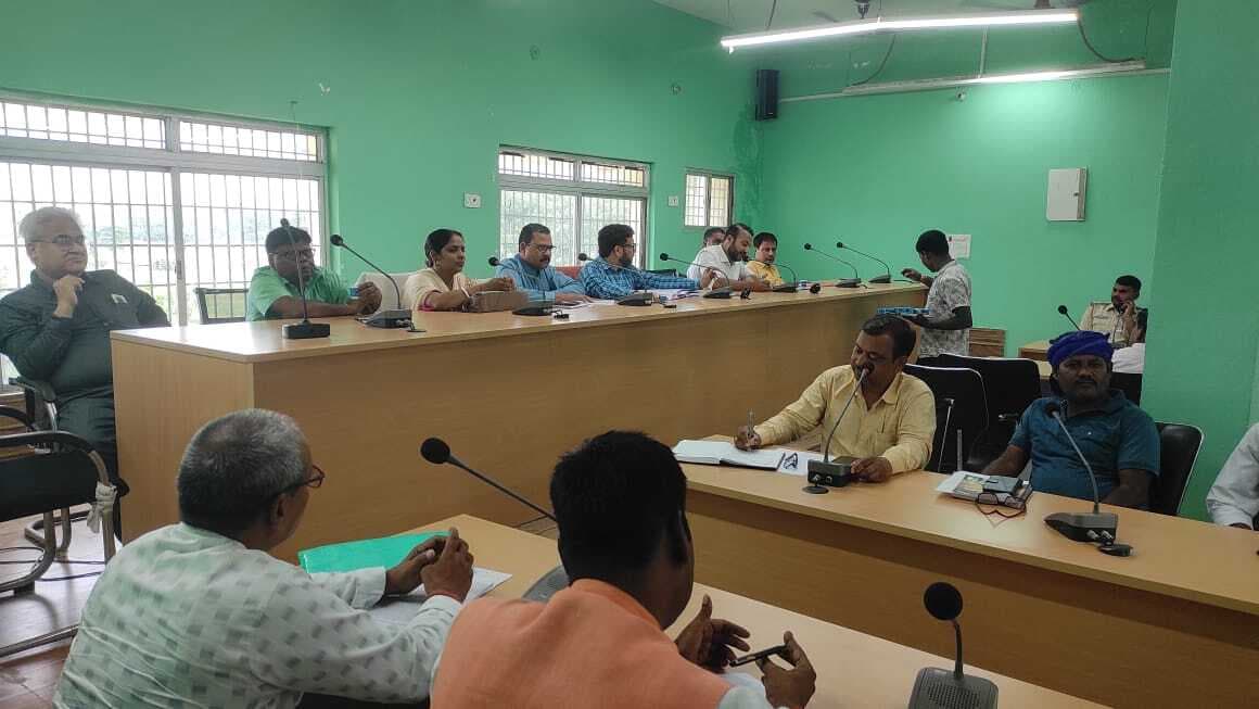 बीस सूत्री की बैठक में कई मुद्दों पर हुई चर्चा