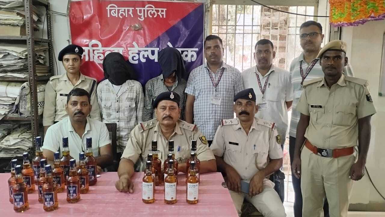 20 बोतल विदेशी शराब के साथ युवक-युवती गिरफ्तार