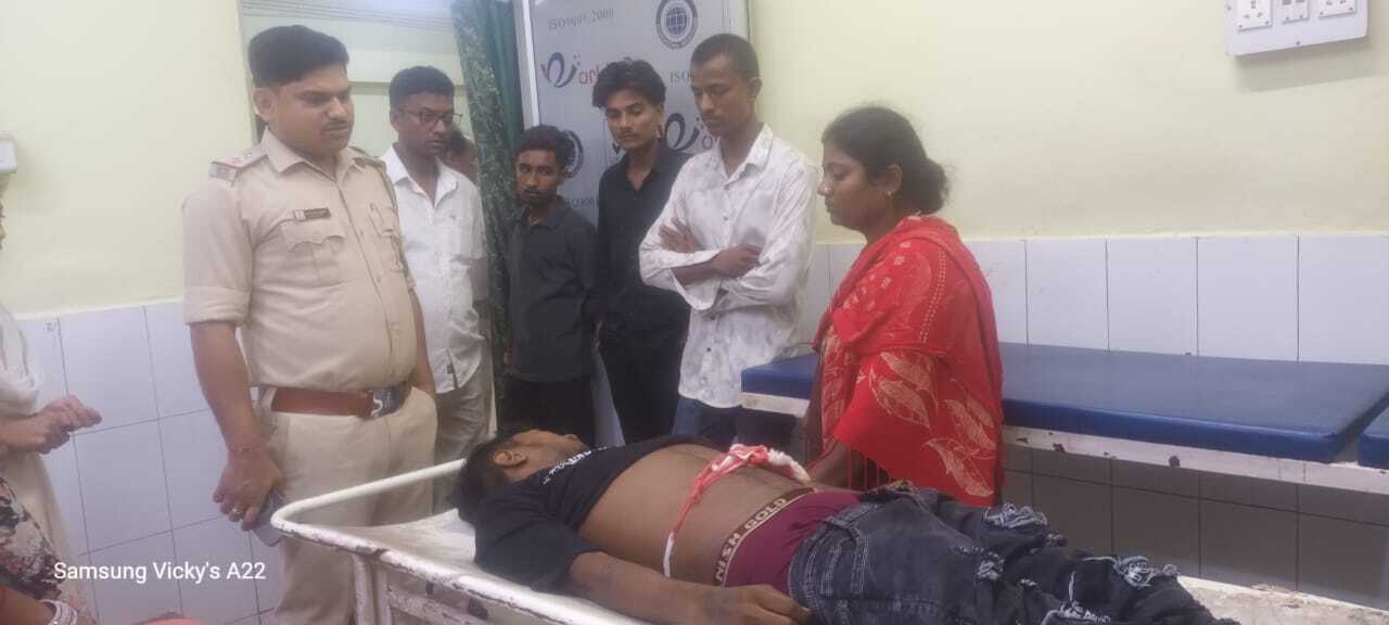 Dhanbad News : धनबाद स्टेशन पर लुटेरों ने मनईटांड़ के युवक को चाकू घोंपकर मार डाला, भाई गंभीर