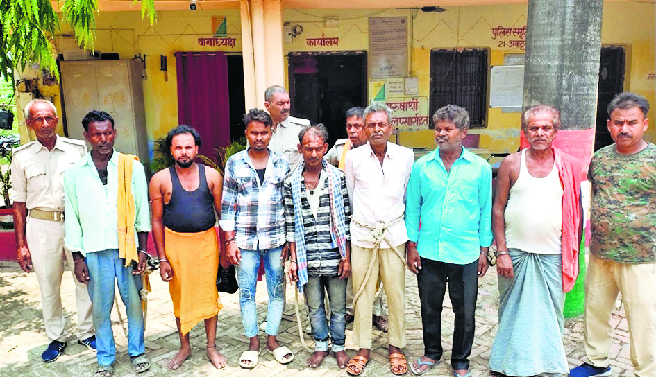 Gopalganj News : बैकुंठपुर में पुलिस टीम पर हमला करने वाले 15 आरोपित गिरफ्तार