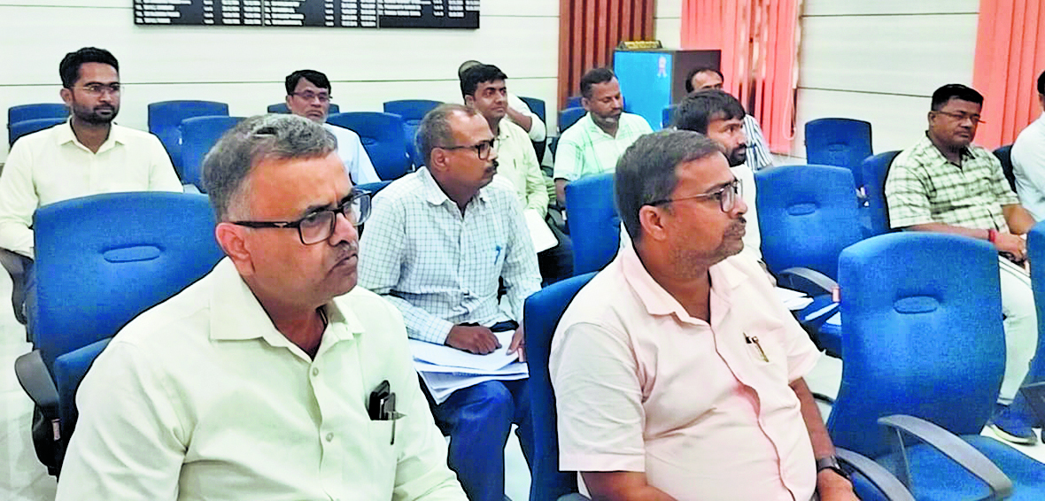 Gopalganj News : 30 जून तक पुल व पुलिया की सफाई का काम पूरा कराएं अधिकारी : डीएम