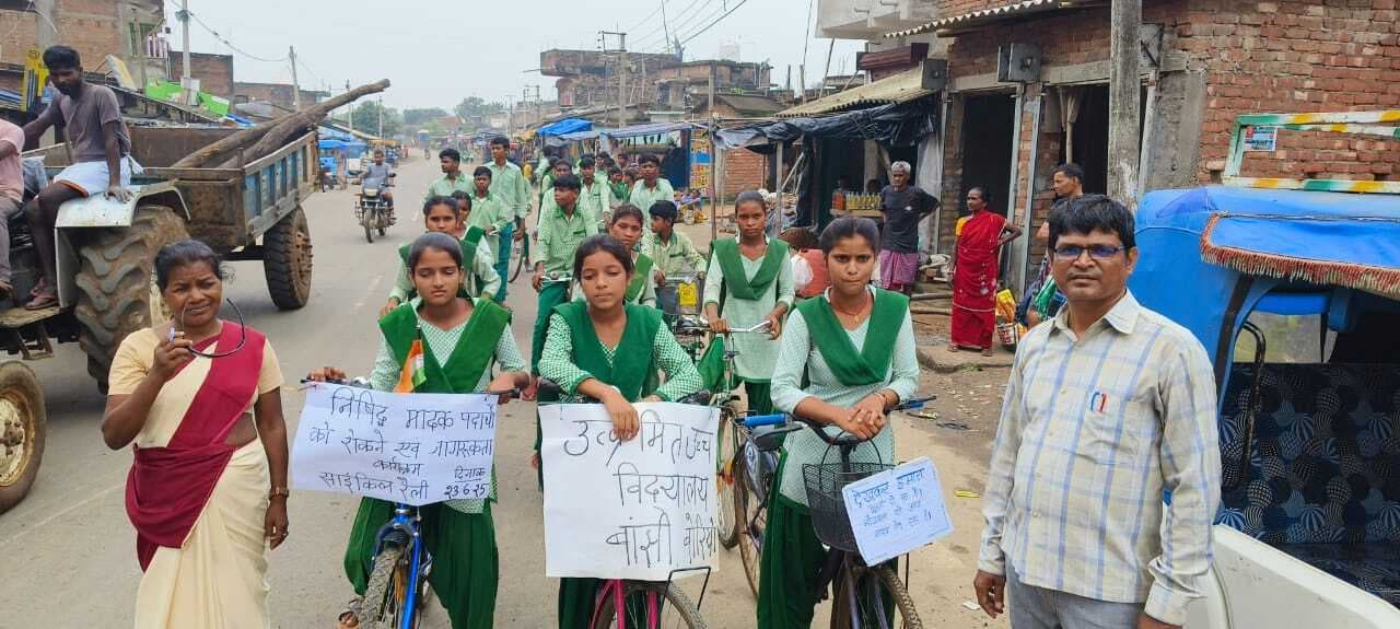 नशा न केवल व्यक्ति को बल्कि समाज को भी नुकसान पहुंचाता है