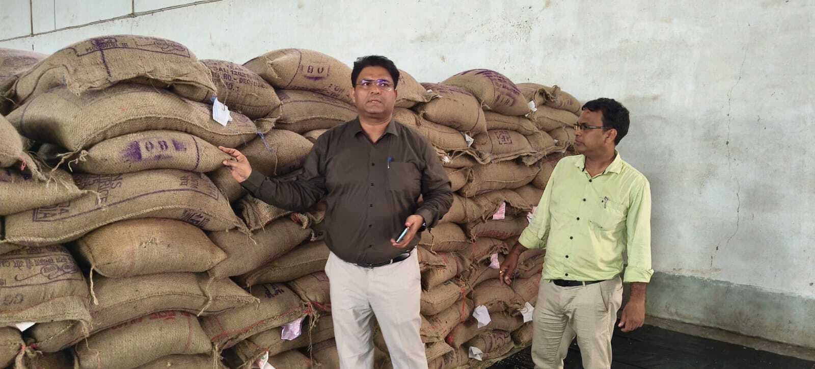 Giridih News: डीएसओ ने किया खाद्य आपूर्ति गोदाम का निरीक्षण, दिये आवश्यक निर्देश