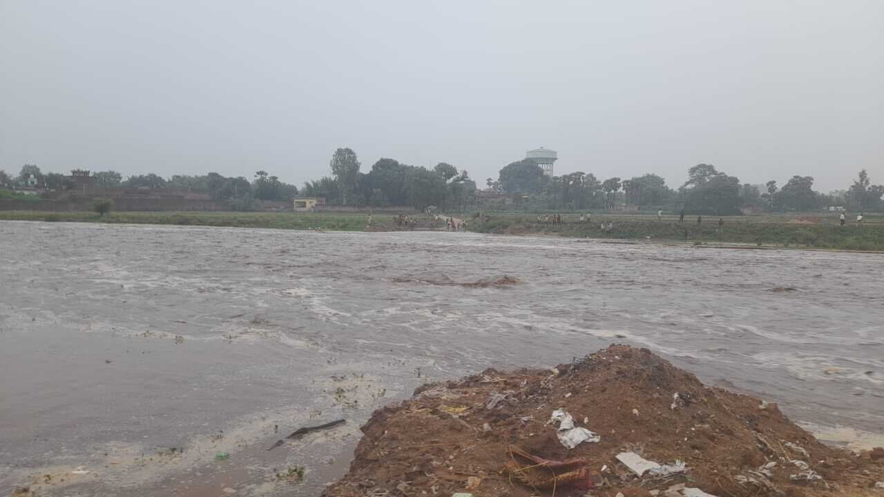 रजौली की धनार्जय नदी में आयी बाढ़