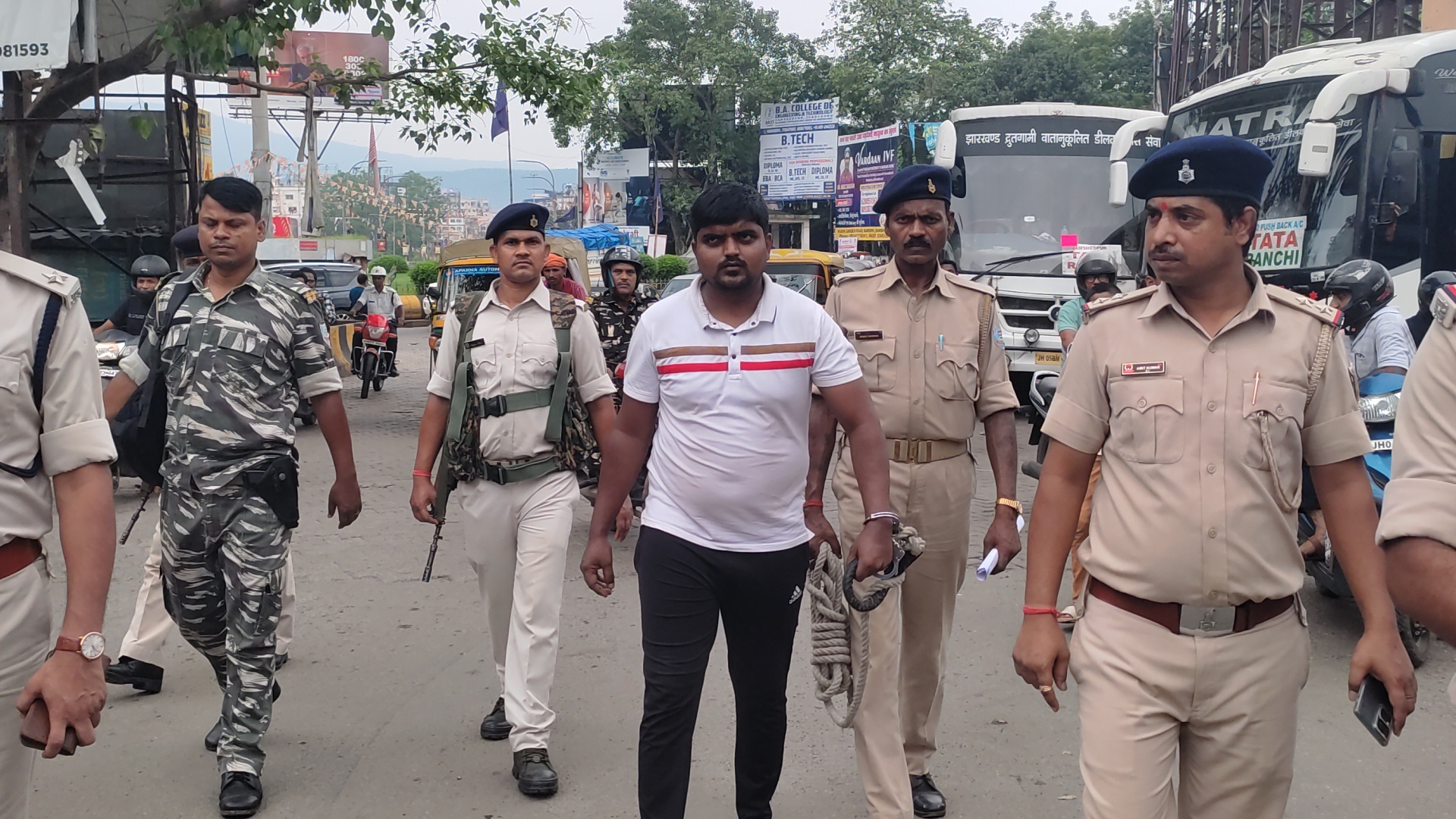 Jamshedpur News : निशु को पुलिस ने कराया पैदल मार्च, भेजा जेल