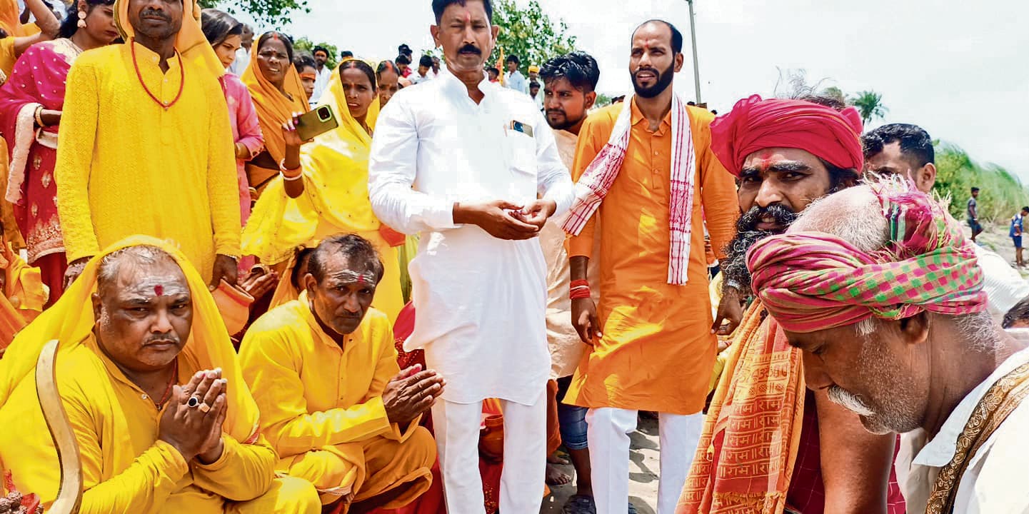 Saran News : विष्णु महायज्ञ के लिए की गयी जलभरी