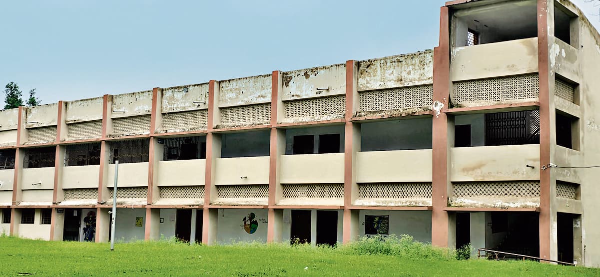 Chaibasa News : जेएलएन कॉलेज में 8 प्रमुख विषयों के शिक्षक नहीं, 4894 विद्यार्थियों का भविष्य संकट में